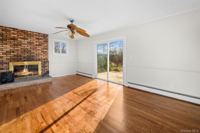 6 Penelope Lane, Huntington, NY 11743