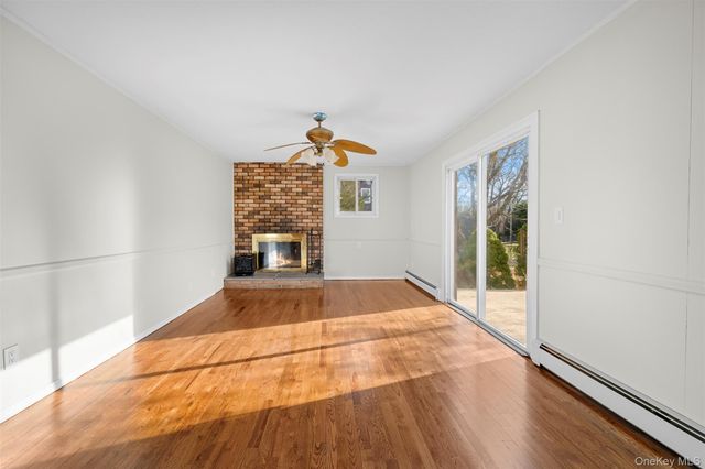 6 Penelope Lane, Huntington, NY 11743