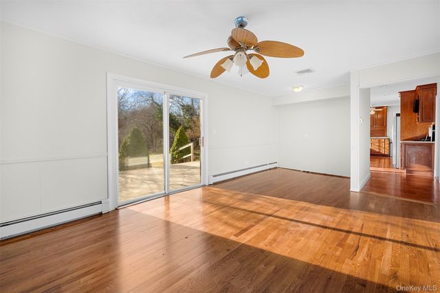 6 Penelope Lane, Huntington, NY 11743