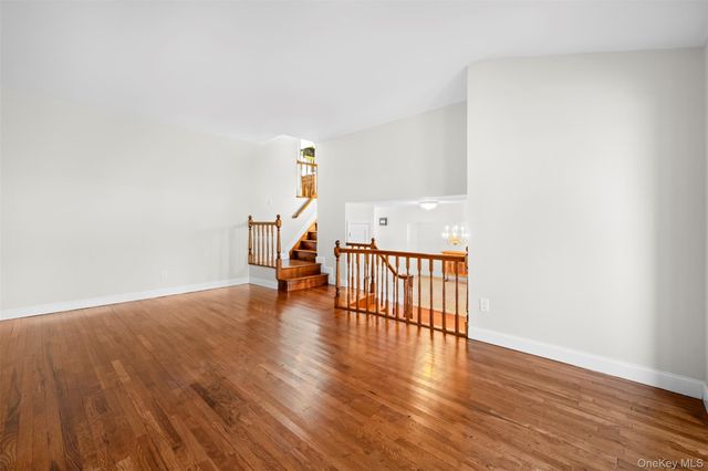 6 Penelope Lane, Huntington, NY 11743