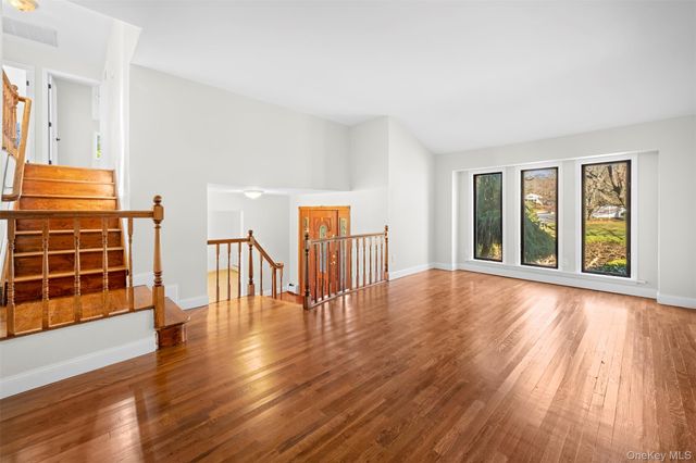 6 Penelope Lane, Huntington, NY 11743