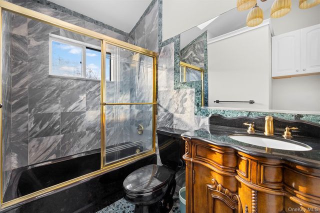 6 Penelope Lane, Huntington, NY 11743