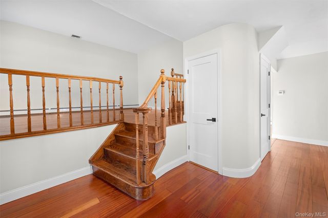 6 Penelope Lane, Huntington, NY 11743