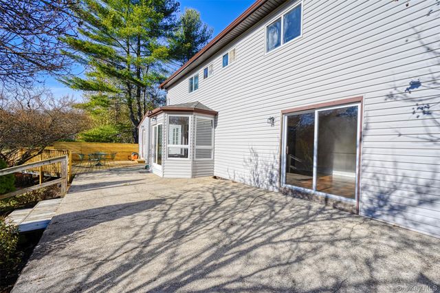 6 Penelope Lane, Huntington, NY 11743