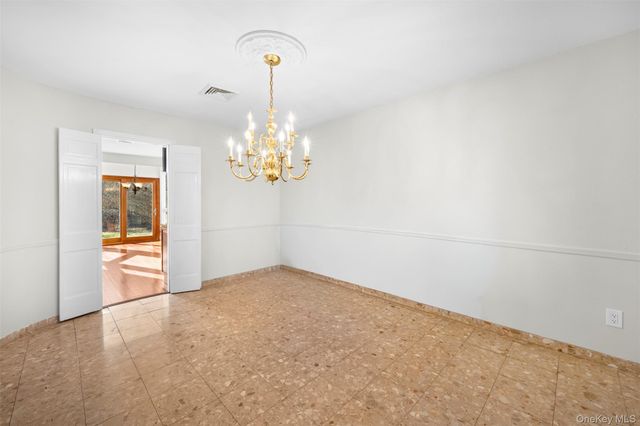 6 Penelope Lane, Huntington, NY 11743