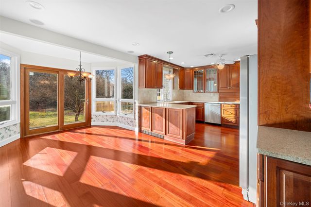 6 Penelope Lane, Huntington, NY 11743