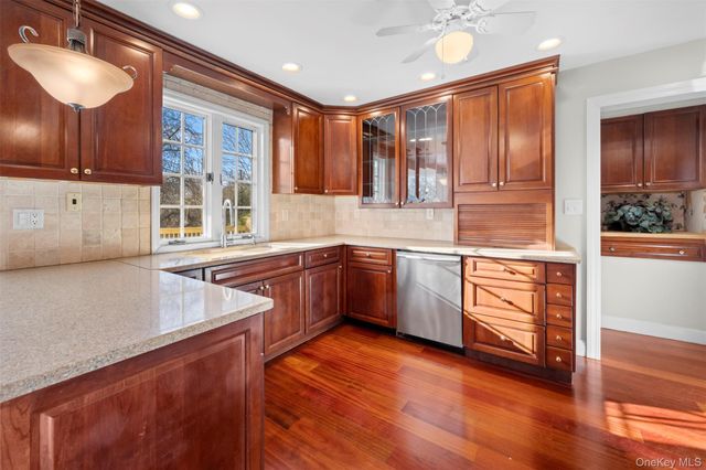 6 Penelope Lane, Huntington, NY 11743