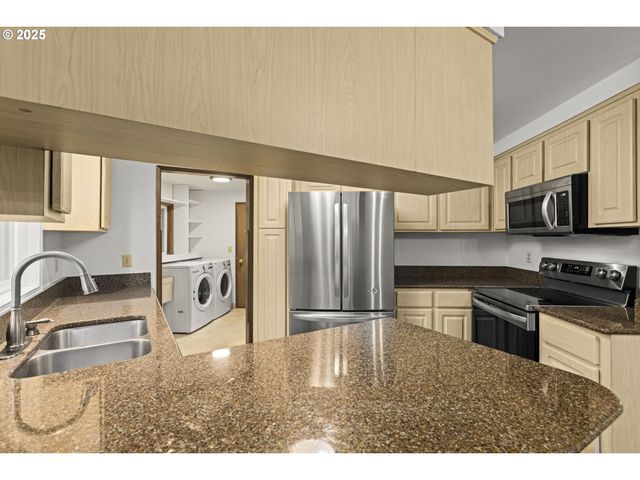 2669 Se ALDER St, Hillsboro, OR 97123