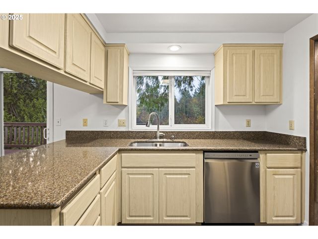 2669 Se ALDER St, Hillsboro, OR 97123