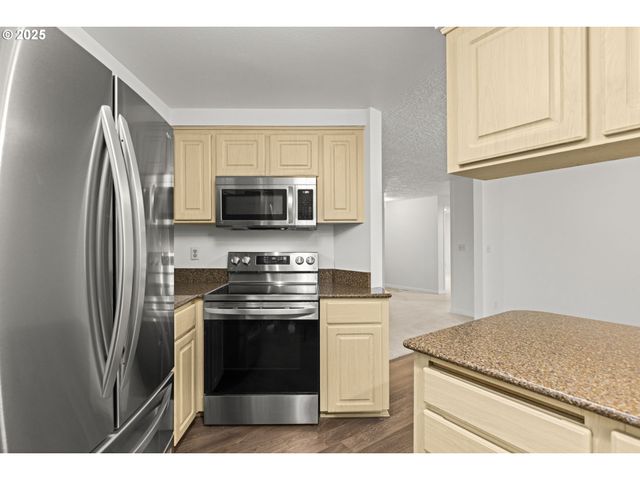 2669 Se ALDER St, Hillsboro, OR 97123