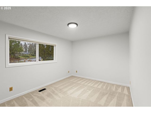 2669 Se ALDER St, Hillsboro, OR 97123