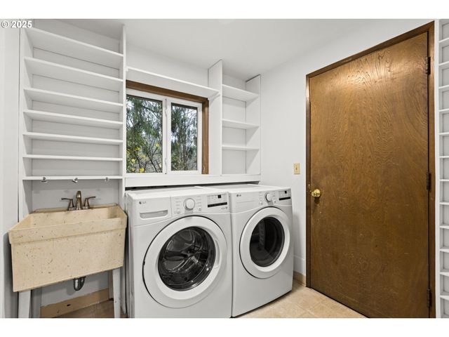 2669 Se ALDER St, Hillsboro, OR 97123