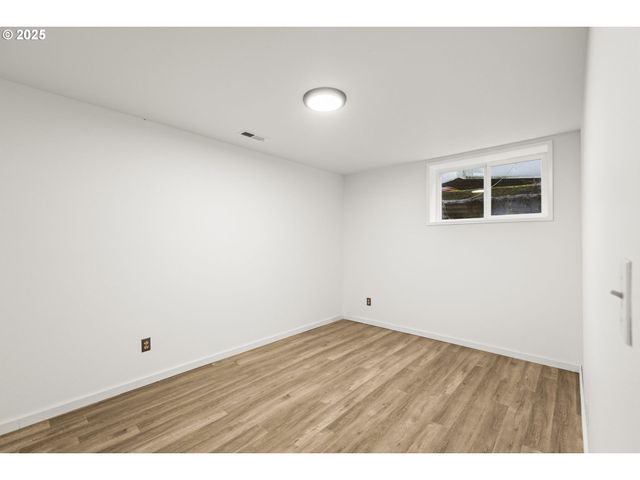 2669 Se ALDER St, Hillsboro, OR 97123