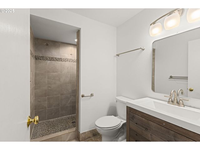 2669 Se ALDER St, Hillsboro, OR 97123