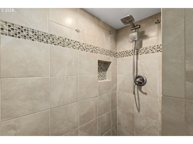 2669 Se ALDER St, Hillsboro, OR 97123