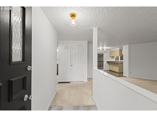 2669 Se ALDER St, Hillsboro, OR 97123