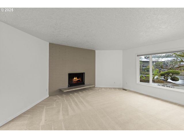 2669 Se ALDER St, Hillsboro, OR 97123