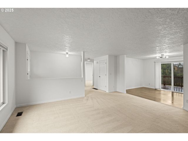 2669 Se ALDER St, Hillsboro, OR 97123