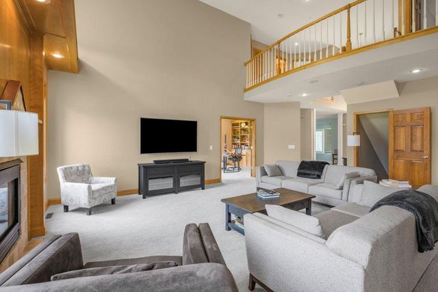 10451 White Tail Crossing, Eden Prairie, MN 55347
