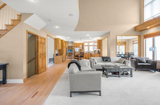 10451 White Tail Crossing, Eden Prairie, MN 55347