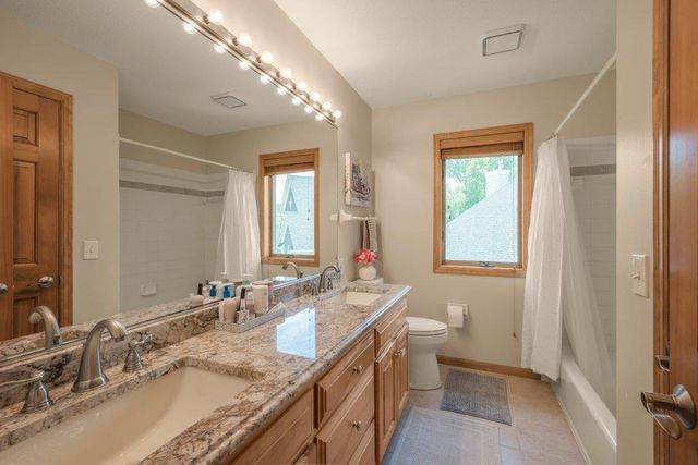 10451 White Tail Crossing, Eden Prairie, MN 55347