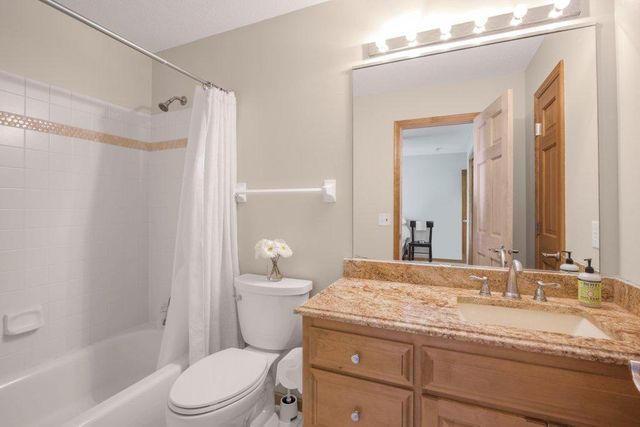10451 White Tail Crossing, Eden Prairie, MN 55347