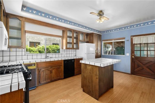 3892 Oakwood Place, Riverside, CA 92506