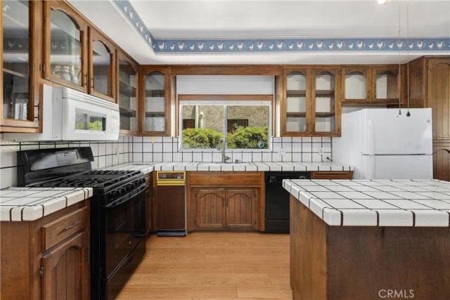 3892 Oakwood Place, Riverside, CA 92506
