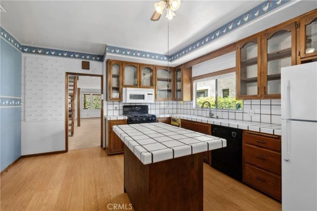3892 Oakwood Place, Riverside, CA 92506