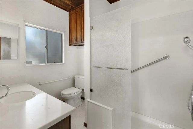 3892 Oakwood Place, Riverside, CA 92506