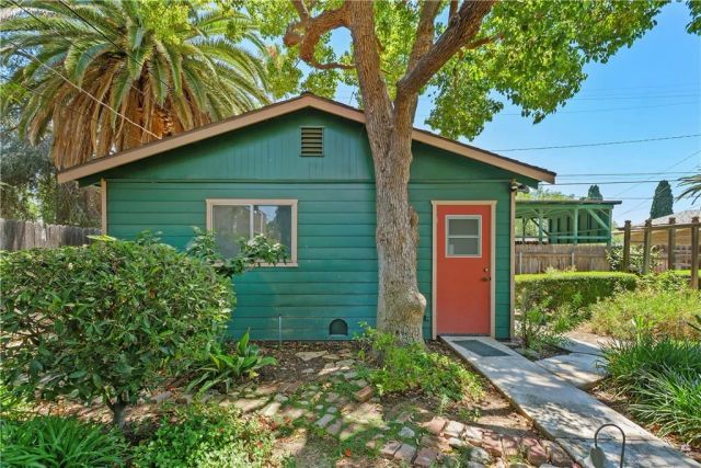3892 Oakwood Place, Riverside, CA 92506