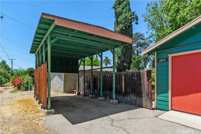3892 Oakwood Place, Riverside, CA 92506