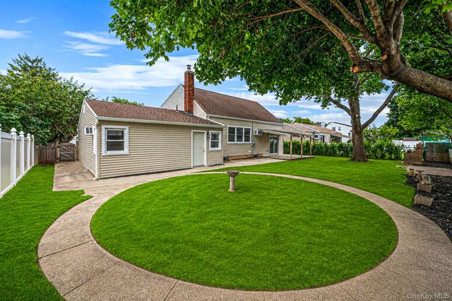 532 French Avenue, North Babylon, NY 11703