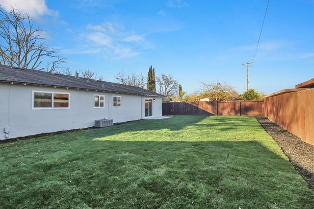 1900 Ellison Dr, Modesto, CA 95355