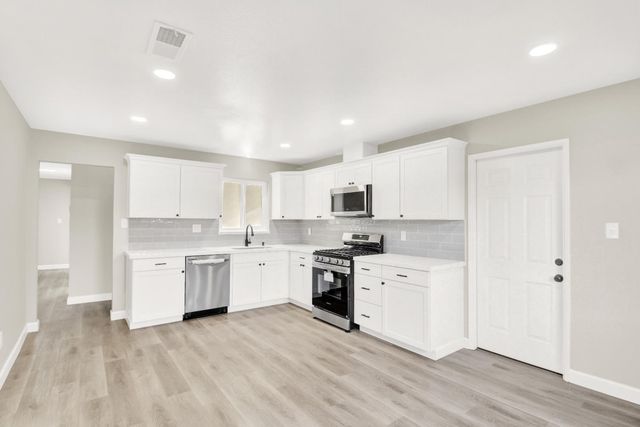 1900 Ellison Dr, Modesto, CA 95355