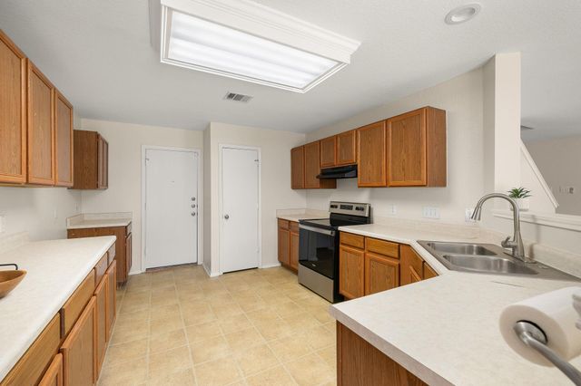 5525 Victory Gallop DR, Del Valle, TX 78617