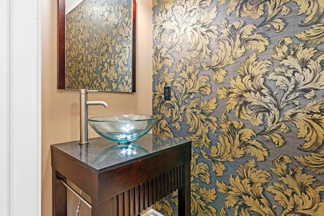 10554 Ontario Drive, Crown Point, IN 46307