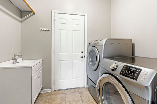 10554 Ontario Drive, Crown Point, IN 46307