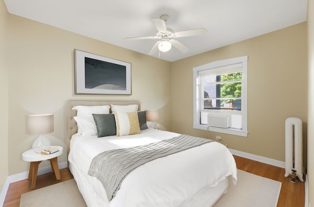 1014 W Barry Avenue 1, Chicago, IL 60657