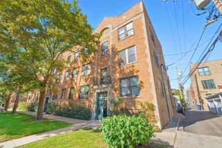 1014 W Barry Avenue 1, Chicago, IL 60657