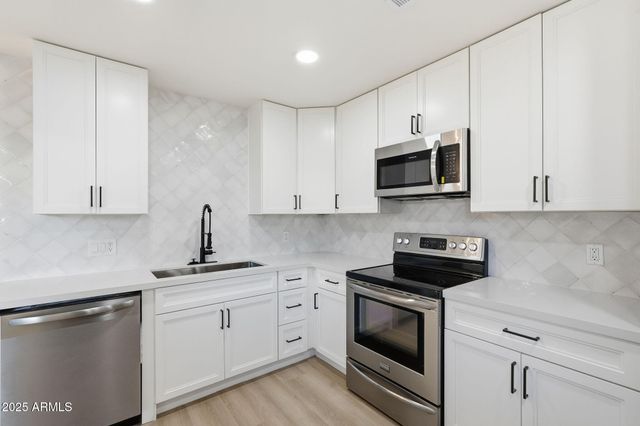 4201 E CAMELBACK Road 74, Phoenix, AZ 85018