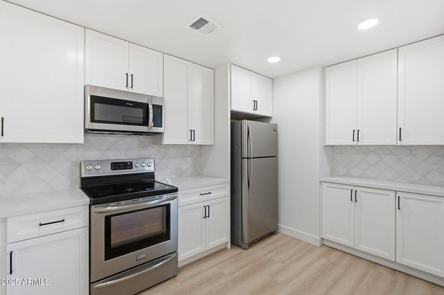 4201 E CAMELBACK Road 74, Phoenix, AZ 85018