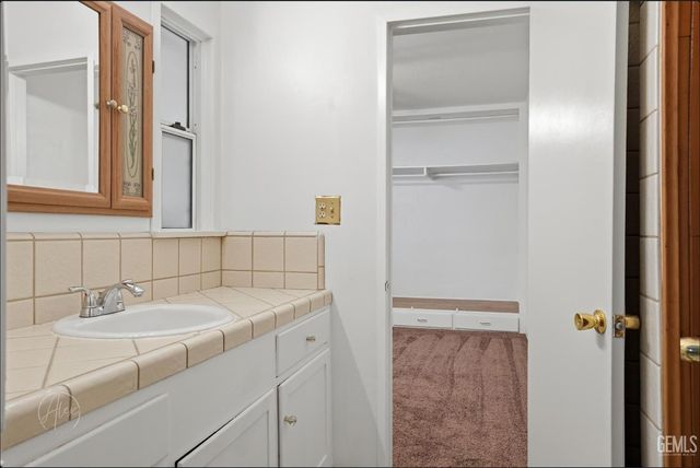 200 Bedford Way, Bakersfield, CA 93308