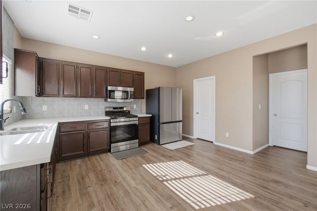 7809 Bear Tooth Cave Court, Las Vegas, NV 89131