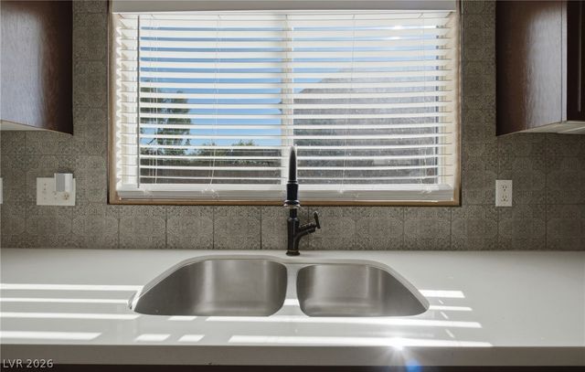 7809 Bear Tooth Cave Court, Las Vegas, NV 89131