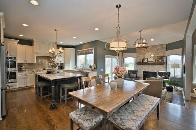 10 Raes Creek Court, Bolingbrook, IL 60490