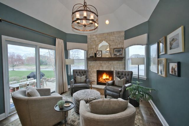 10 Raes Creek Court, Bolingbrook, IL 60490