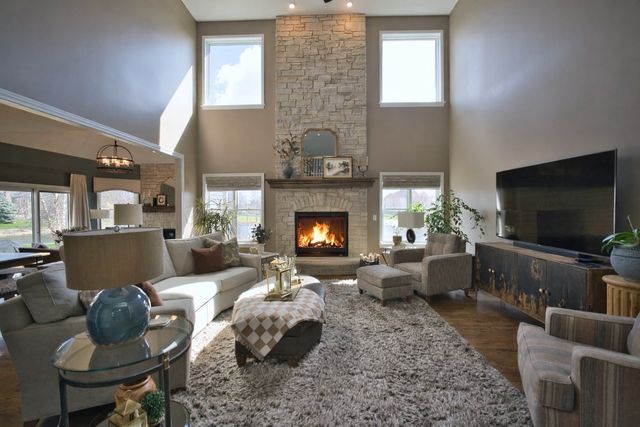 10 Raes Creek Court, Bolingbrook, IL 60490