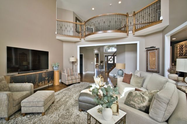 10 Raes Creek Court, Bolingbrook, IL 60490