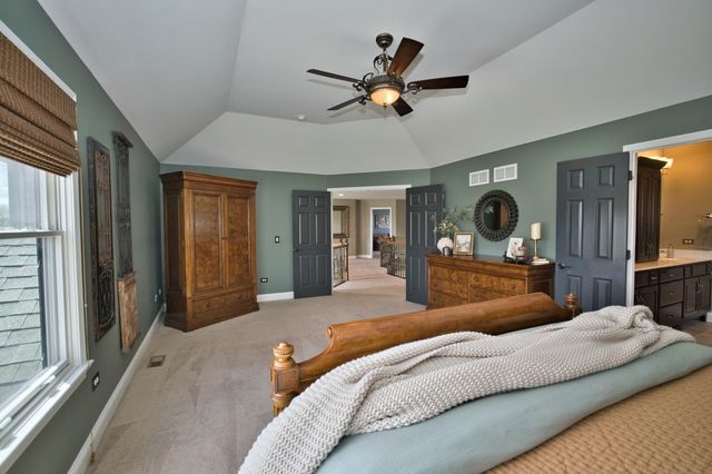 10 Raes Creek Court, Bolingbrook, IL 60490